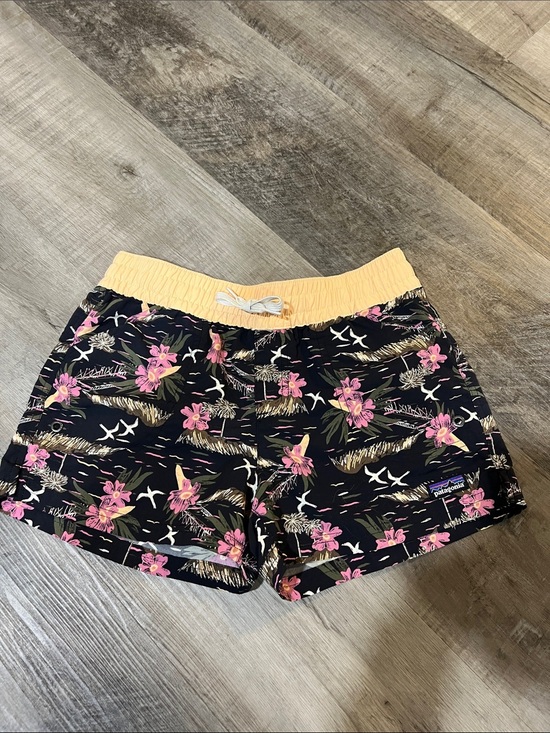 Patagonia Other - Patagonia girl’s Costa Rica Baggies print Birds and Blooms size XL-14